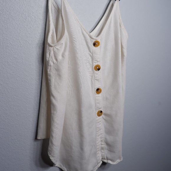 Hayden Sleeveless Linen Button Down - Picture 6 of 8